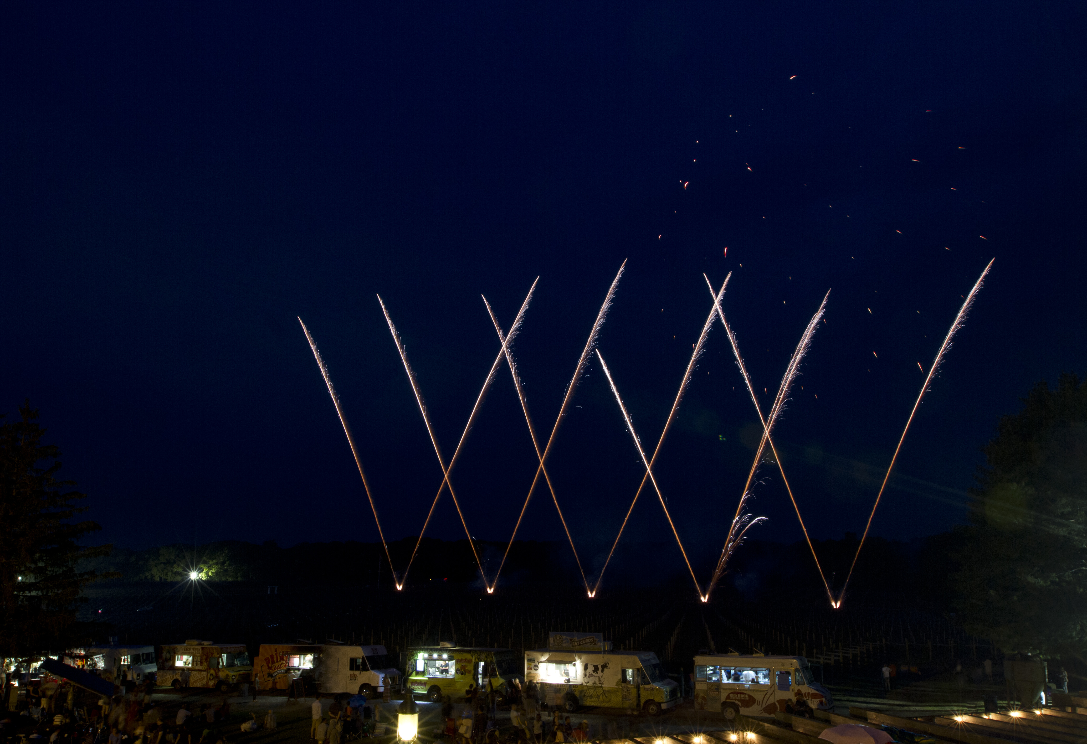 A stunning fireworks front is created with crossing comets by a NJ fireworks company.